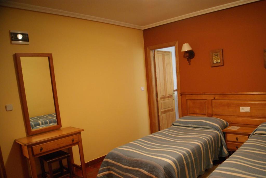 פונקבוס Hotel Garganta Del Cares חדר תמונה